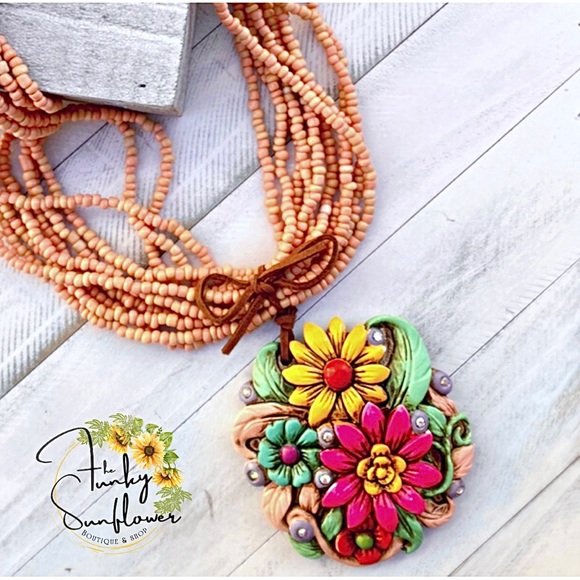OUT OF STOCK Chunky Floral Beaded Necklace - Picture 2 of 2